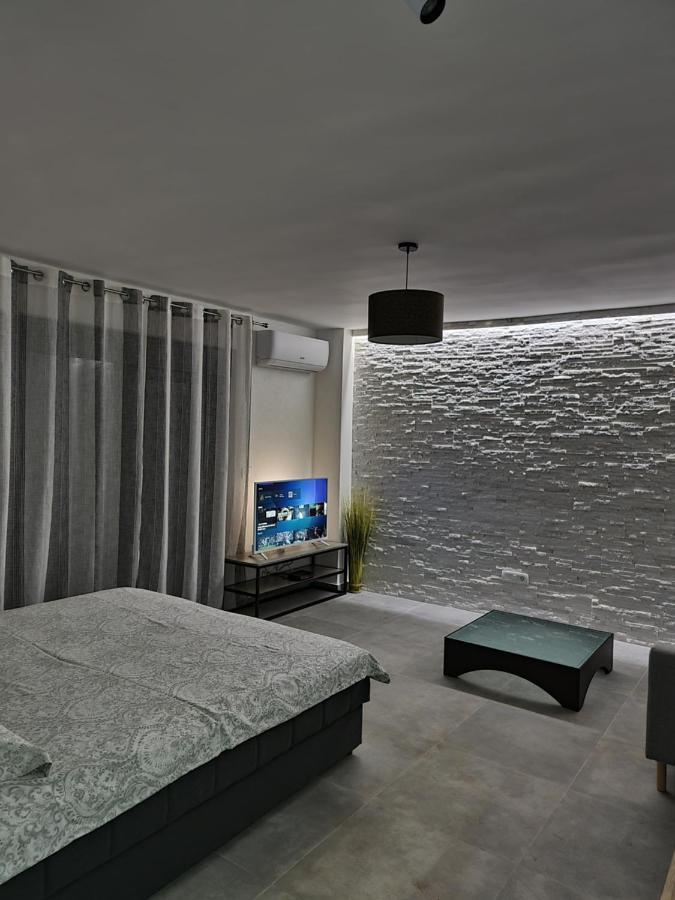 Apartments Vranes ติวัต ภายนอก รูปภาพ