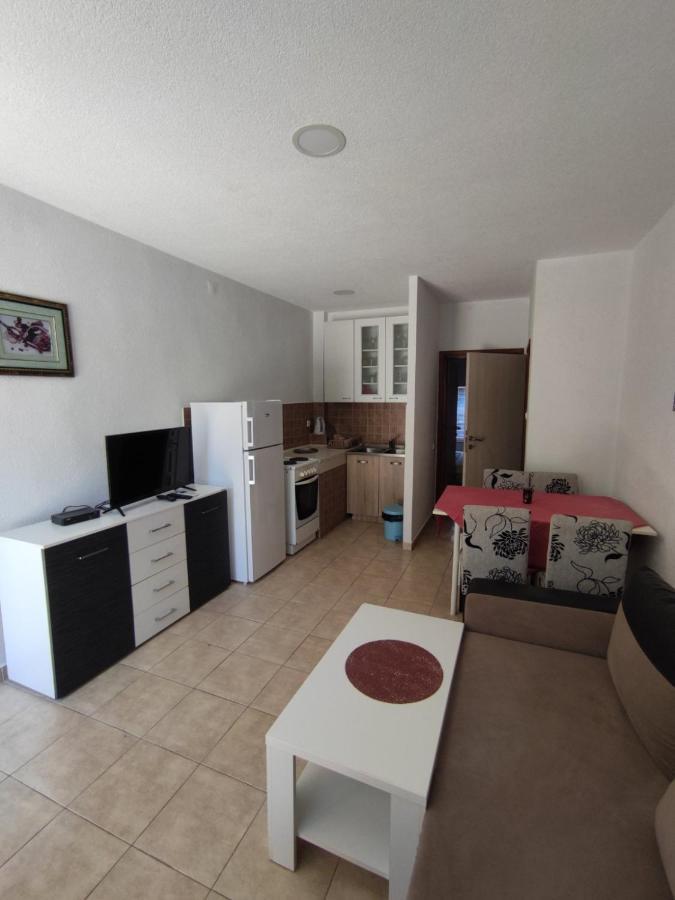 Apartments Vranes ติวัต ภายนอก รูปภาพ
