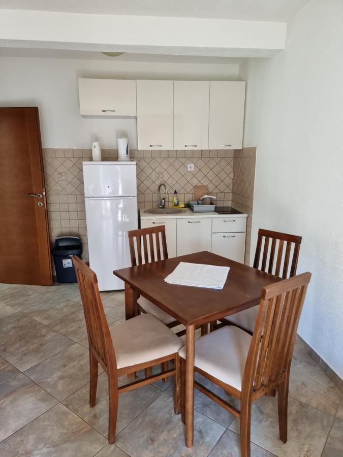 Apartments Vranes ติวัต ภายนอก รูปภาพ