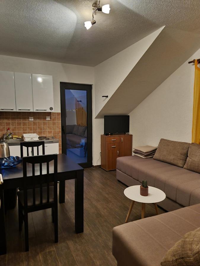 Apartments Vranes ติวัต ภายนอก รูปภาพ