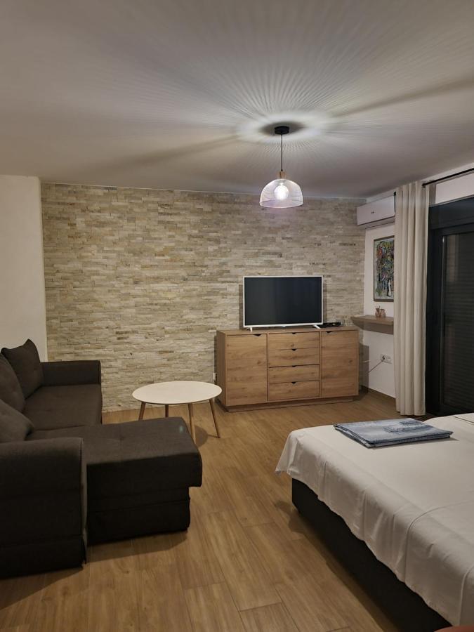 Apartments Vranes ติวัต ภายนอก รูปภาพ