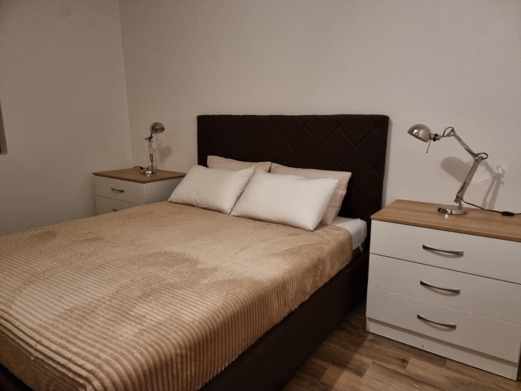 Apartments Vranes ติวัต ภายนอก รูปภาพ