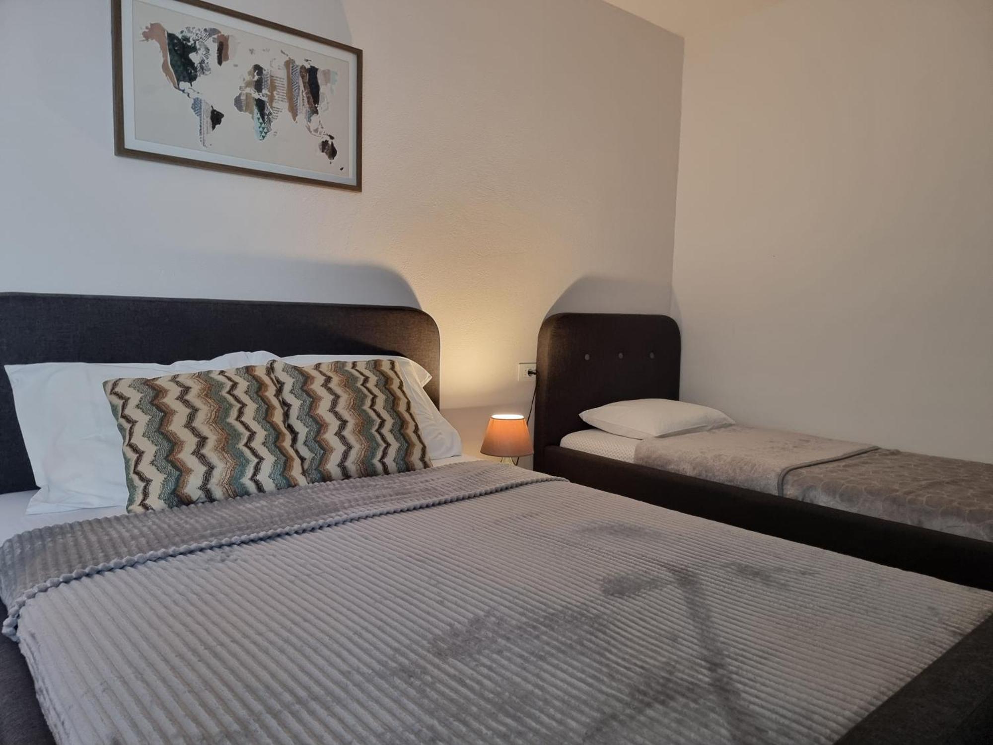 Apartments Vranes ติวัต ภายนอก รูปภาพ