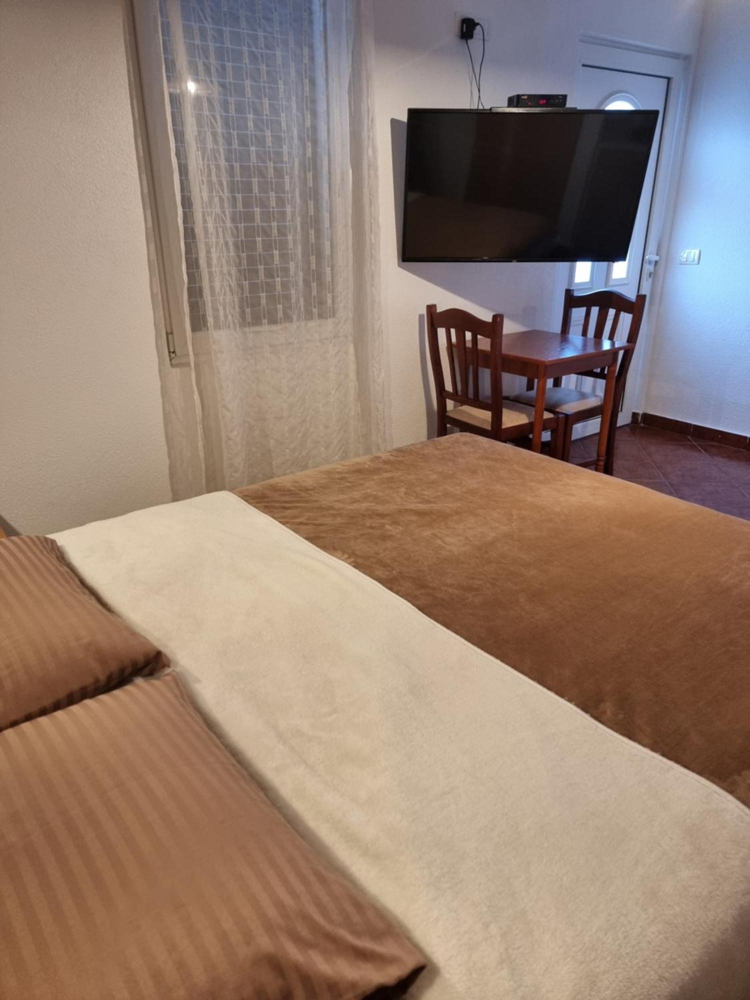 Apartments Vranes ติวัต ภายนอก รูปภาพ