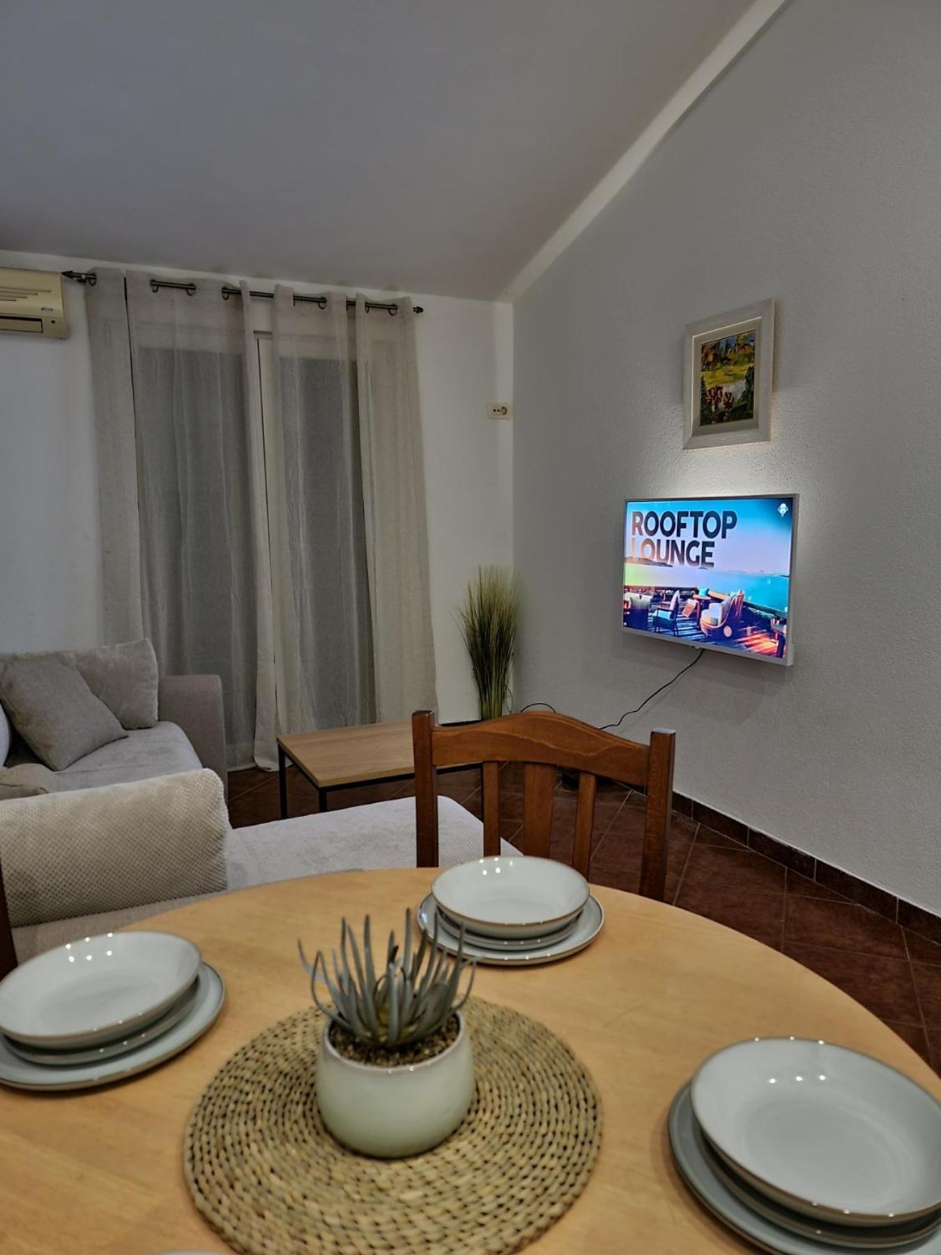 Apartments Vranes ติวัต ภายนอก รูปภาพ
