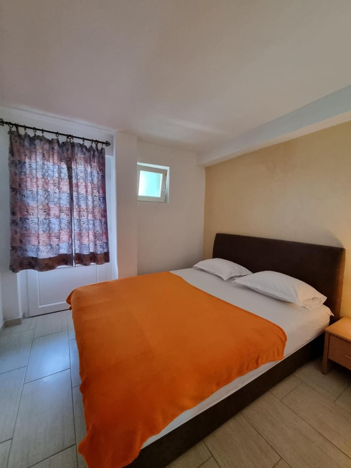Apartments Vranes ติวัต ภายนอก รูปภาพ