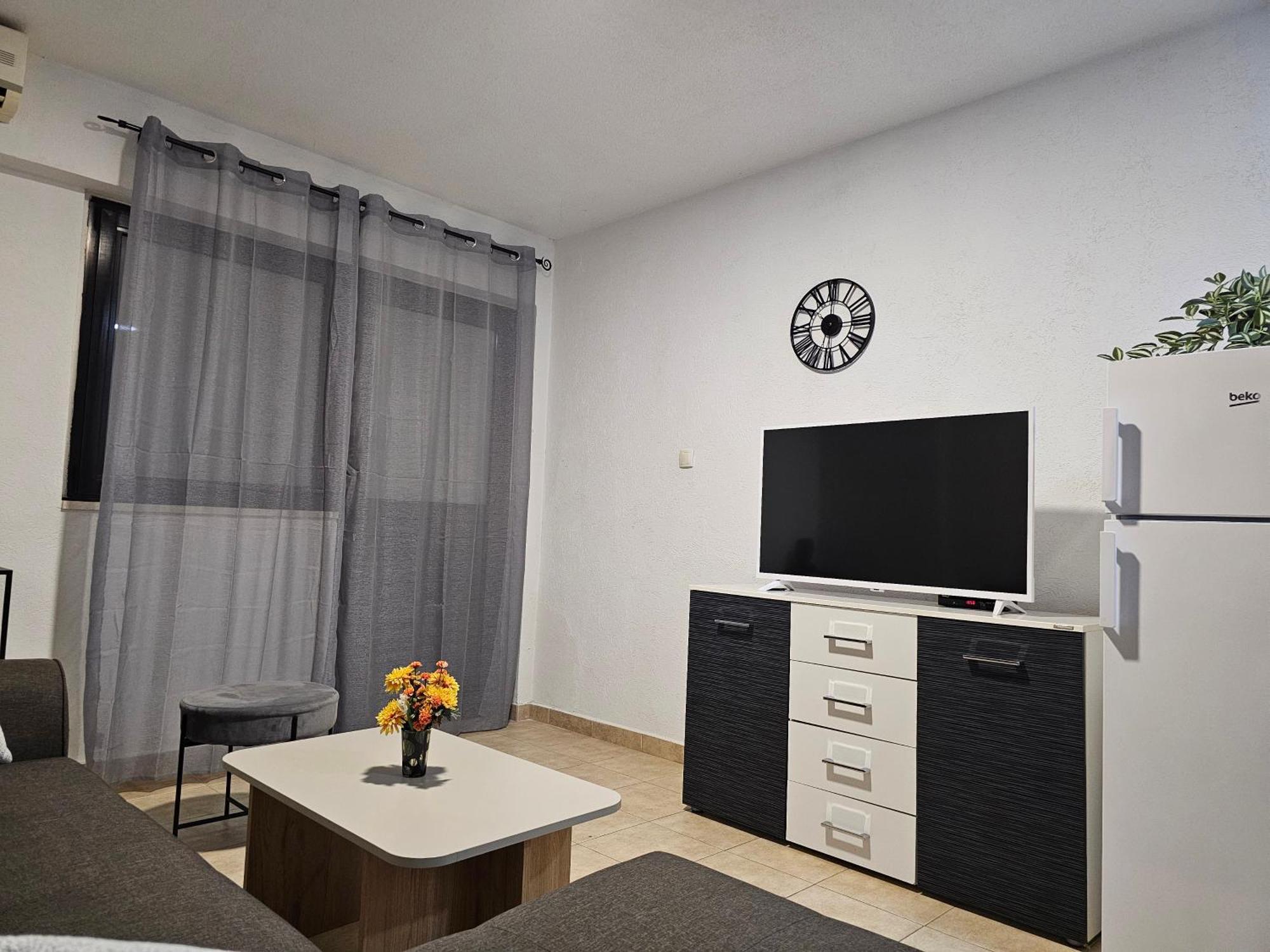 Apartments Vranes ติวัต ภายนอก รูปภาพ