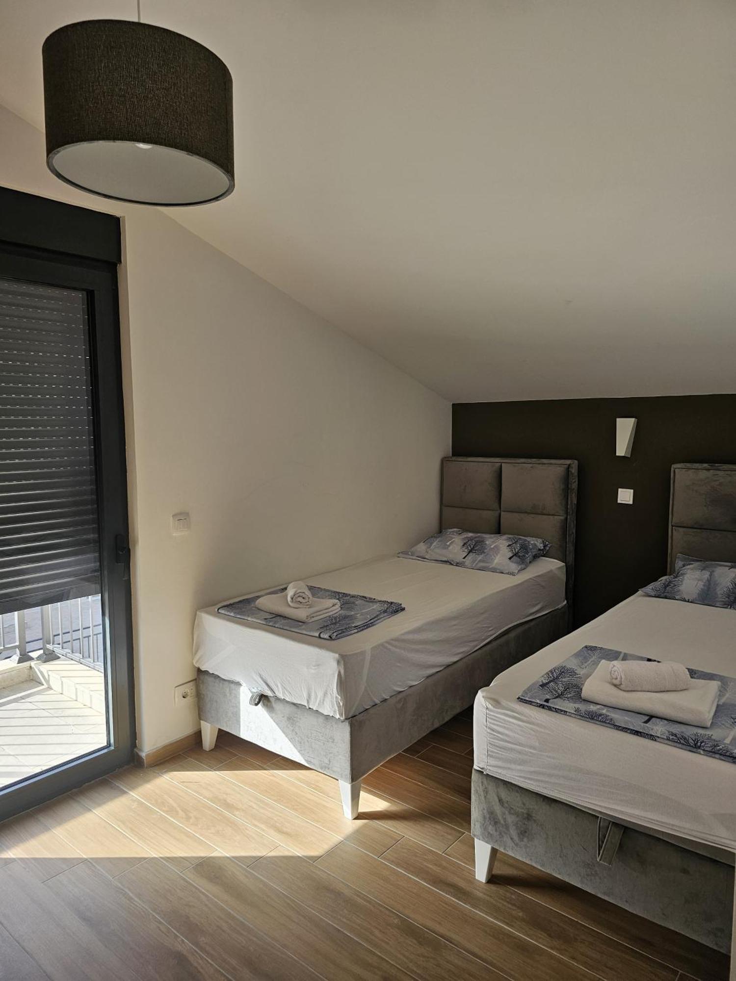 Apartments Vranes ติวัต ภายนอก รูปภาพ