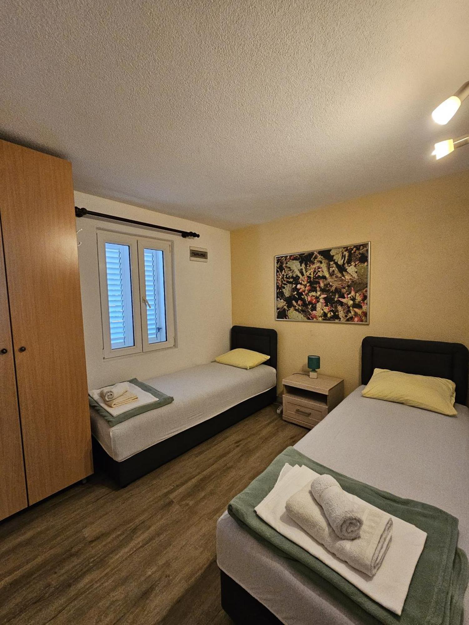 Apartments Vranes ติวัต ภายนอก รูปภาพ